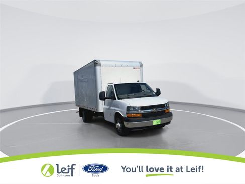 Used 2022 Chevrolet Express 4500 Extended w/ Power Convenience Package RWD image 2