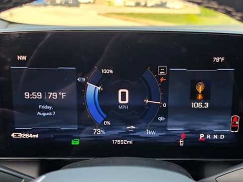 Used 2024 Chevrolet Equinox EV LT FWD image 22