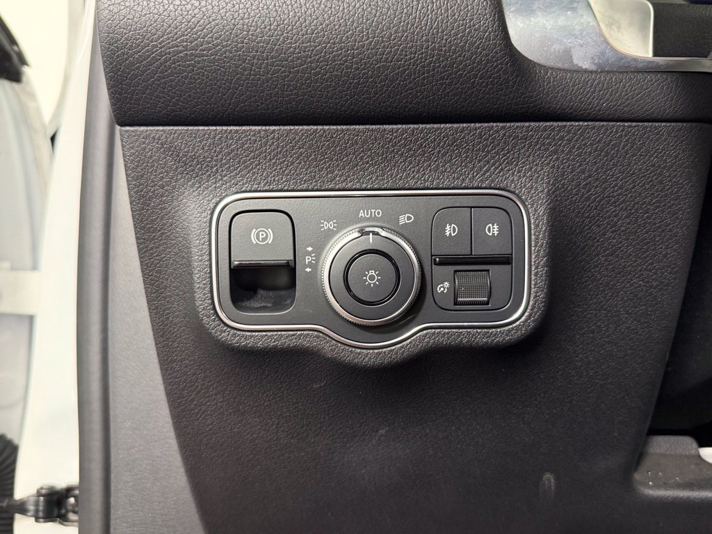 Certified 2023 Mercedes-Benz GLB 250 4MATIC w/ Premium Package image 24