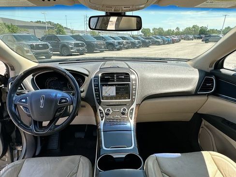 Used 2016 Lincoln MKX Reserve w/ Technology Package FWD image 3