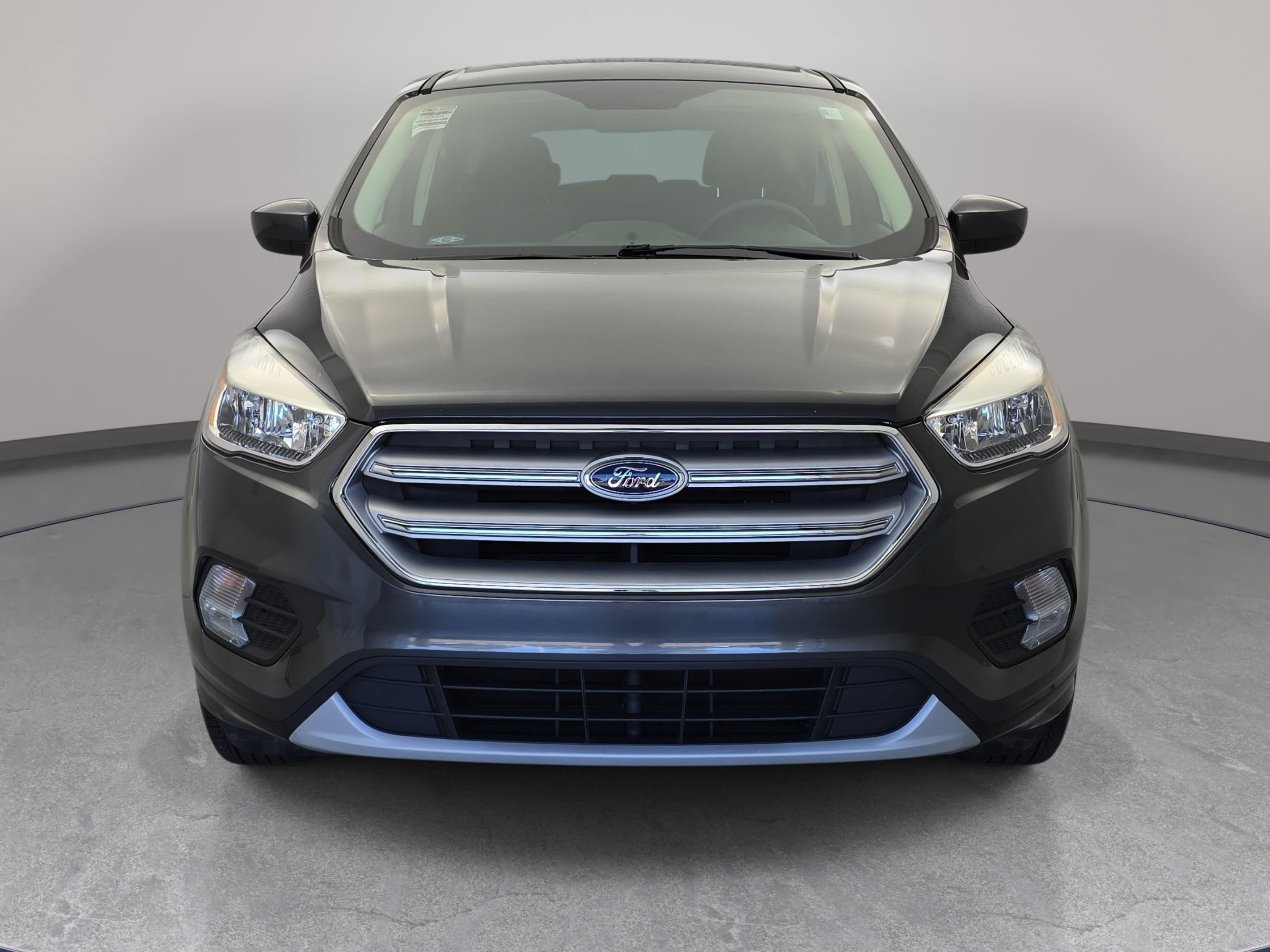 Used 2019 Ford Escape SE FWD image 2