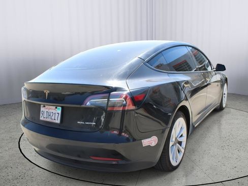 Used 2022 Tesla Model 3 Long Range AWD/4WD image 7