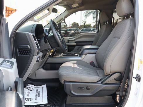 Used 2022 Ford F250 XLT w/ Black Appearance Package image 17