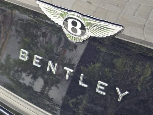 Used 2023 Bentley Bentayga Extended Wheelbase image 8