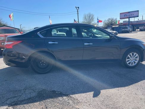 Used 2016 Nissan Altima 2.5 S w/ Power Driver Seat Package image 4