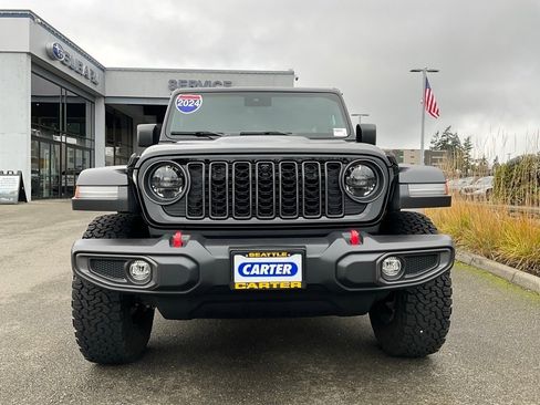 Used 2024 Jeep Wrangler Unlimited Rubicon w/ Technology Group image 3