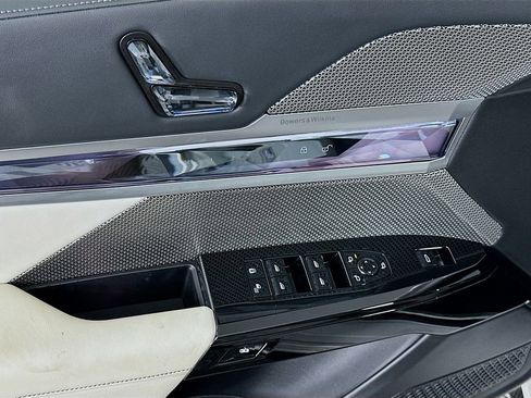 Certified 2023 BMW 760i xDrive w/ Parking Assistance Package image 18