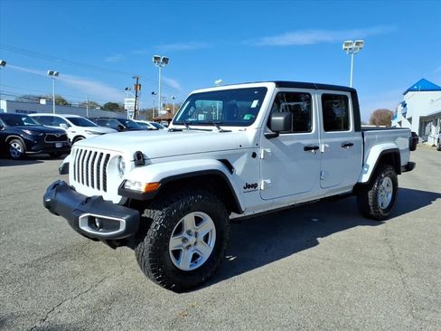 Used 2023 Jeep Gladiator Sport image 8