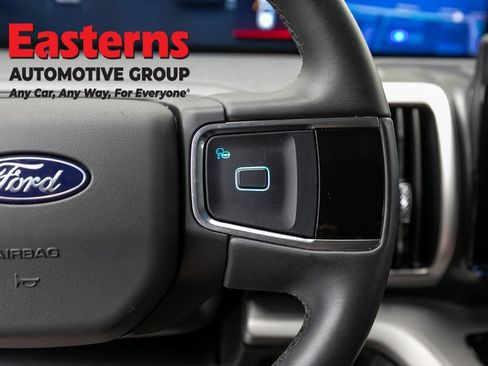 Used 2025 Ford Expedition Active AWD/4WD image 15