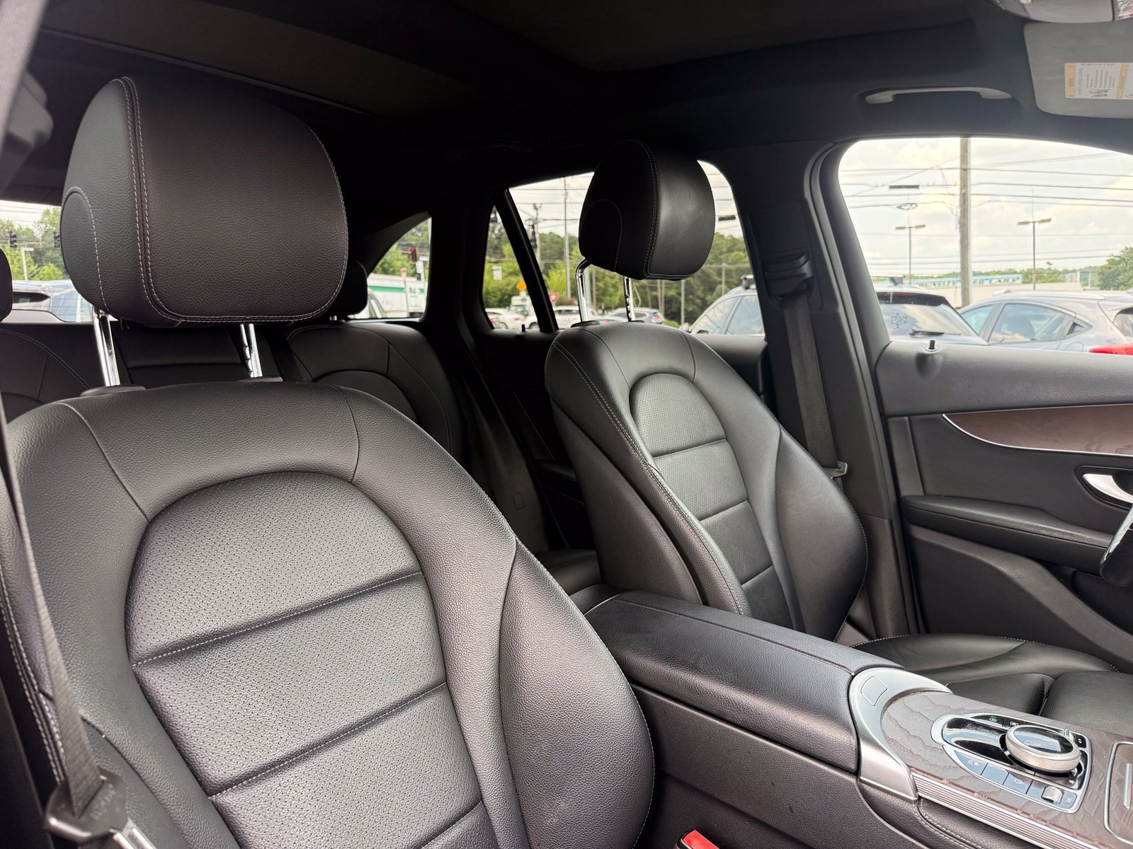 Used 2019 Mercedes-Benz GLC 300 4MATIC w/ Premium Package image 33