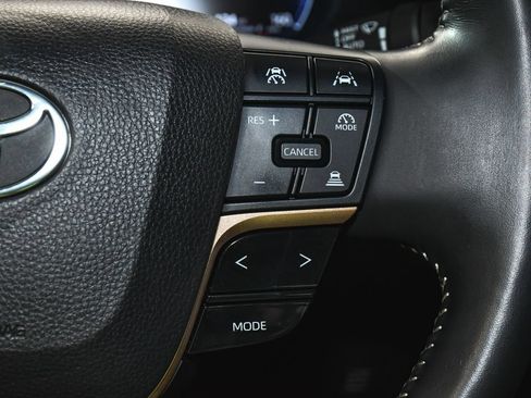 Used 2024 Toyota Crown AWD/4WD image 35
