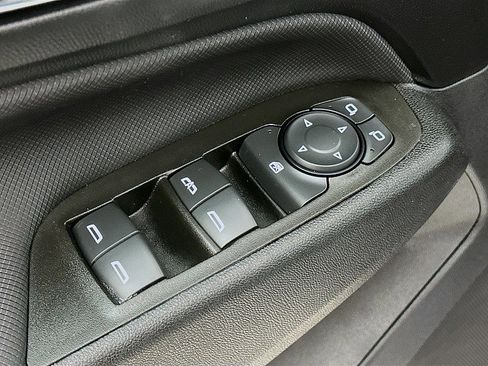 Used 2023 Chevrolet Equinox RS image 18