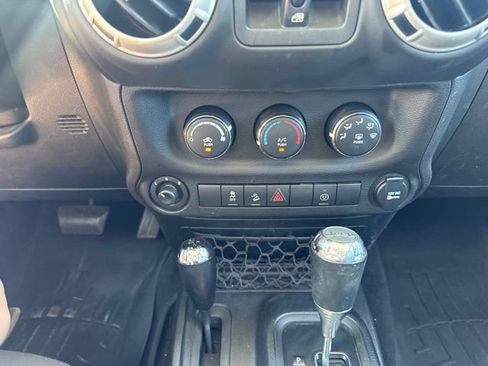 Certified 2017 Jeep Wrangler Unlimited Rubicon w/ Connectivity Group AWD/4WD image 20