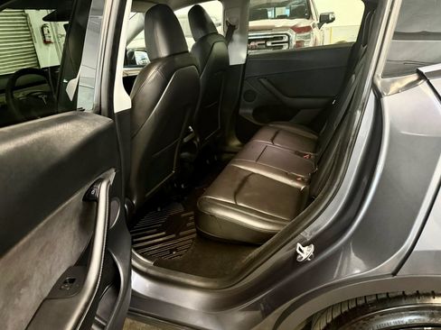 Used 2023 Tesla Model Y Performance AWD/4WD image 9