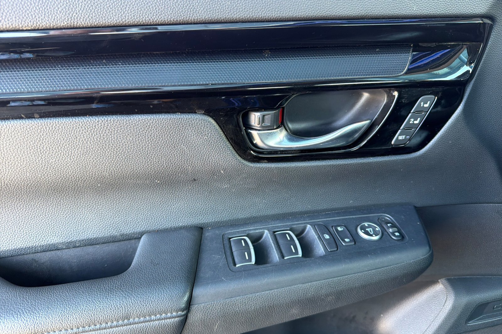 Used 2025 Honda CR-V EX-L image 11