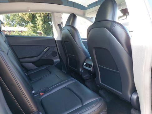 Used 2025 Tesla Model Y Long Range AWD/4WD image 11