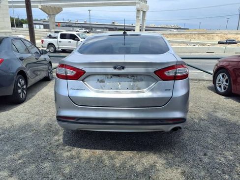 Used 2016 Ford Fusion SE FWD image 4