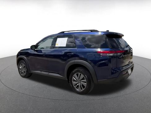 Used 2025 Nissan Pathfinder SV FWD image 10