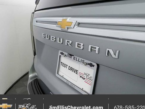 Certified 2024 Chevrolet Suburban LT RWD image 38