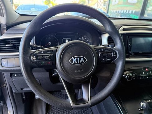Used 2017 Kia Sorento FWD image 18