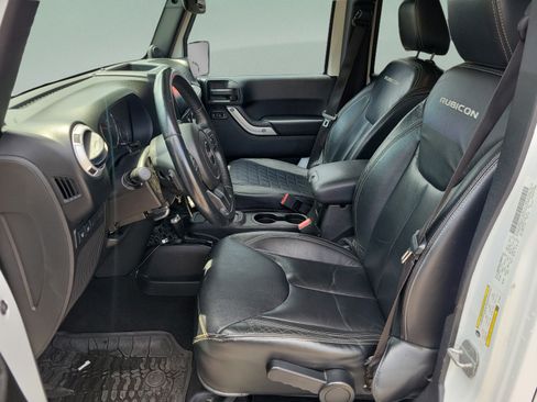 Used 2014 Jeep Wrangler Unlimited Rubicon w/ Connectivity Group AWD/4WD image 22