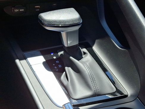 New 2025 Hyundai Elantra SE image 16