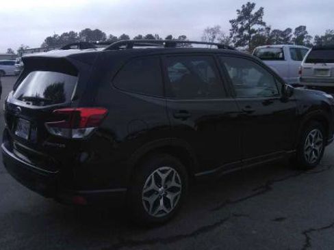 Used 2023 Subaru Forester Premium image 3