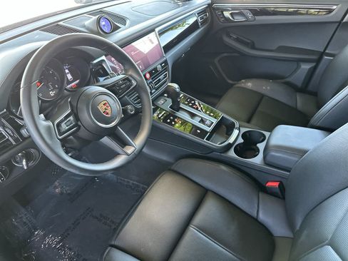 Used 2026 Porsche Macan AWD/4WD image 4