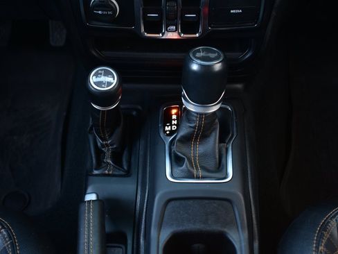 Used 2022 Jeep Wrangler Unlimited Sahara image 37