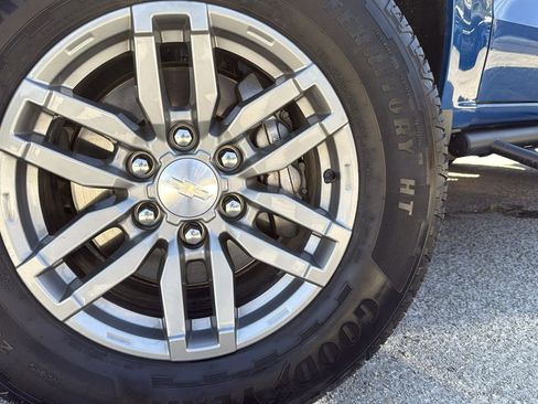 Used 2023 Chevrolet Colorado LT w/ LT Convenience Package II image 9