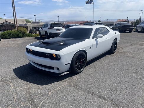Used 2016 Dodge Challenger SRT Hellcat RWD image 1