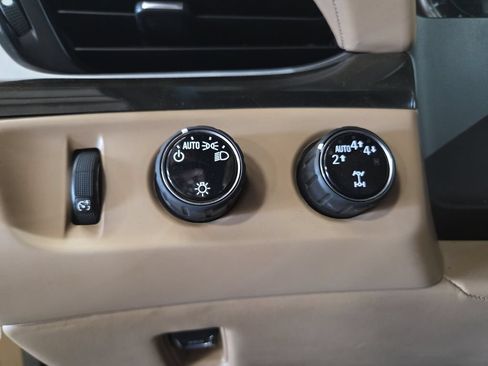 Used 2020 Cadillac Escalade Platinum AWD/4WD image 18