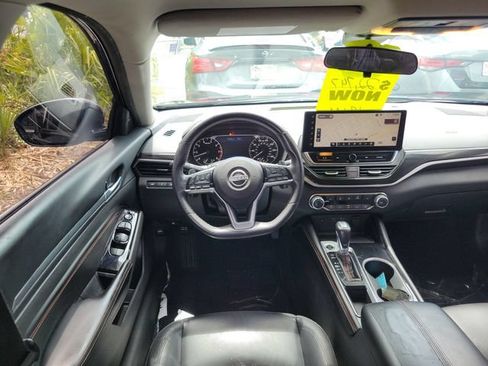 Used 2023 Nissan Altima 2.5 SR w/ SR Premium Package FWD image 9