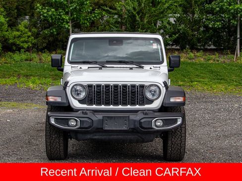 Used 2025 Jeep Gladiator Sport AWD/4WD image 2