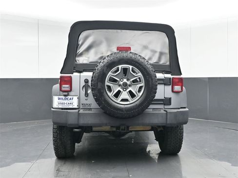 Used 2013 Jeep Wrangler Unlimited Rubicon w/ Max Tow Pkg image 6