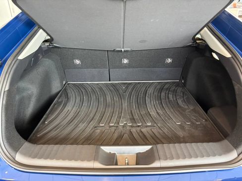 Used 2025 Toyota Prius XLE FWD image 27