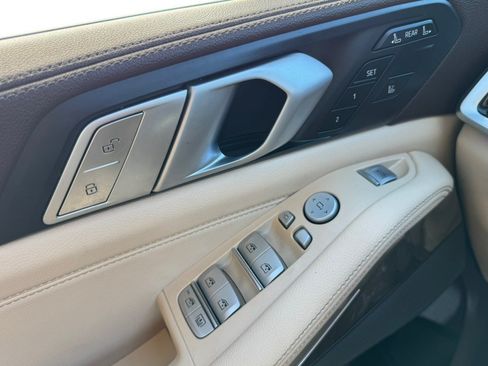 Used 2019 BMW X7 xDrive50i w/ Premium Package AWD/4WD image 7