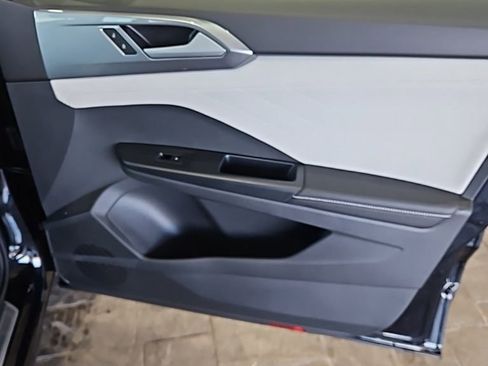 New 2026 Volkswagen Taos SEL AWD/4WD image 11