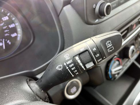 Used 2023 Hyundai Kona SEL image 31