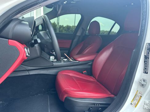 Used 2021 Alfa Romeo Giulia Sprint w/ Cold Weather Package AWD/4WD image 6