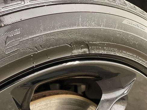 Used 2023 Jeep Grand Cherokee L Laredo image 30