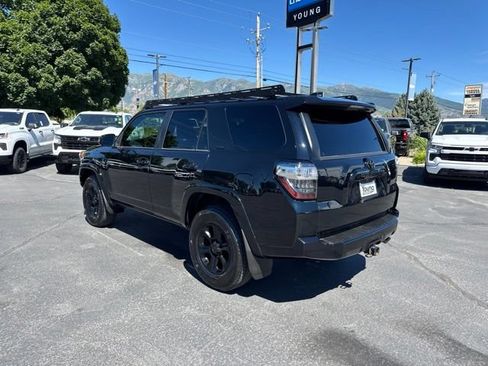 Used 2022 Toyota 4Runner SR5 Premium w/ Moonroof Package AWD/4WD image 5