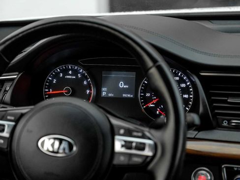 Used 2019 Kia Cadenza Premium image 18