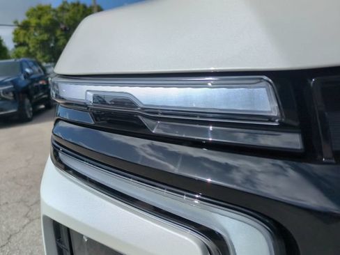 Certified 2025 Chevrolet Tahoe Z71 w/ Comfort Package AWD/4WD image 10
