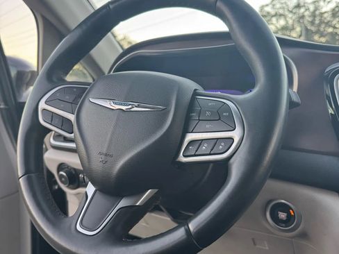 Used 2018 Chrysler Pacifica Touring-L Plus w/ Advanced Safetytec Group image 24