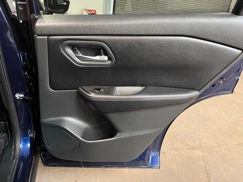 Used 2025 Nissan Rogue SV FWD image 12
