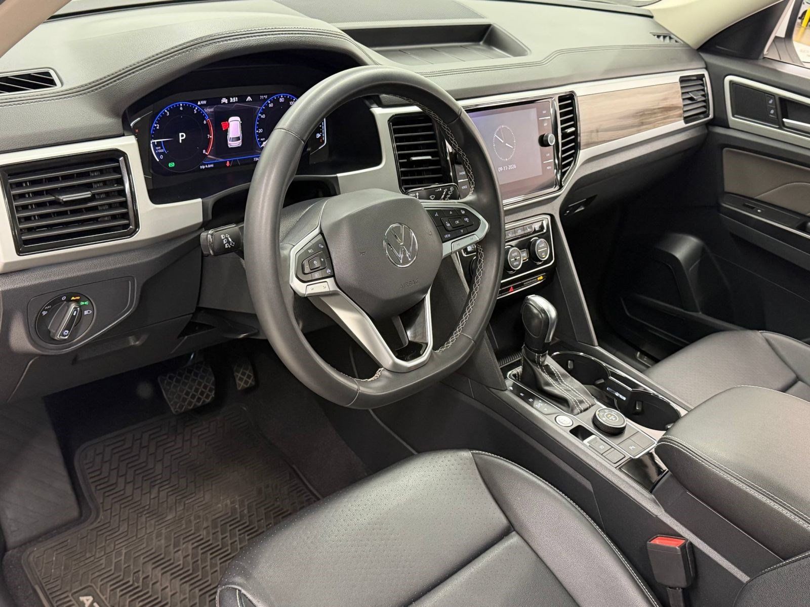Used 2021 Volkswagen Atlas SEL AWD/4WD image 3