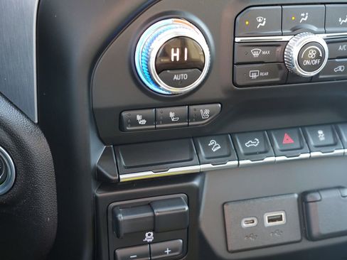 Used 2022 GMC Sierra 1500 SLT w/ SLT Premium Package image 28