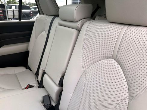 Used 2025 Toyota Grand Highlander AWD image 14