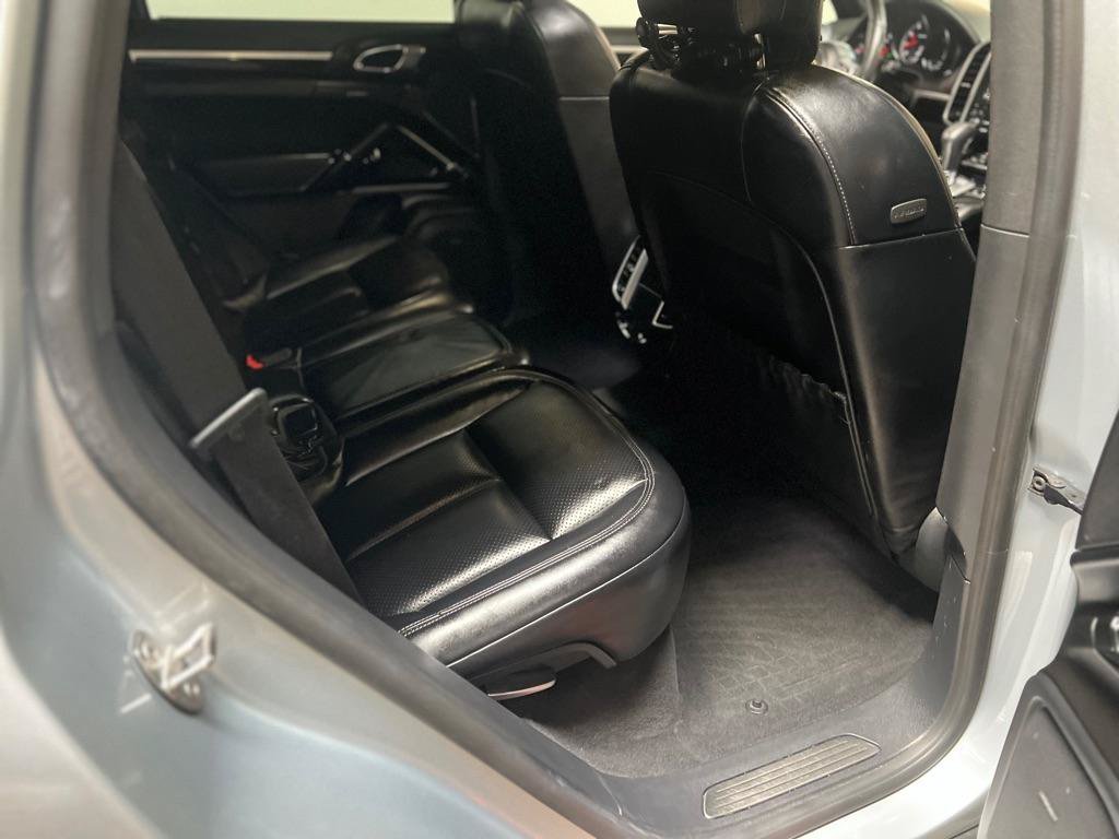 Used 2017 Porsche Cayenne AWD/4WD image 25